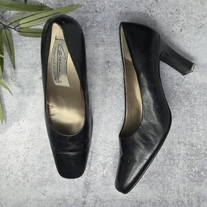 Vintage 90s Caressa Crosstown Collection | Black Square Toe Heels Pumps Size 9.5